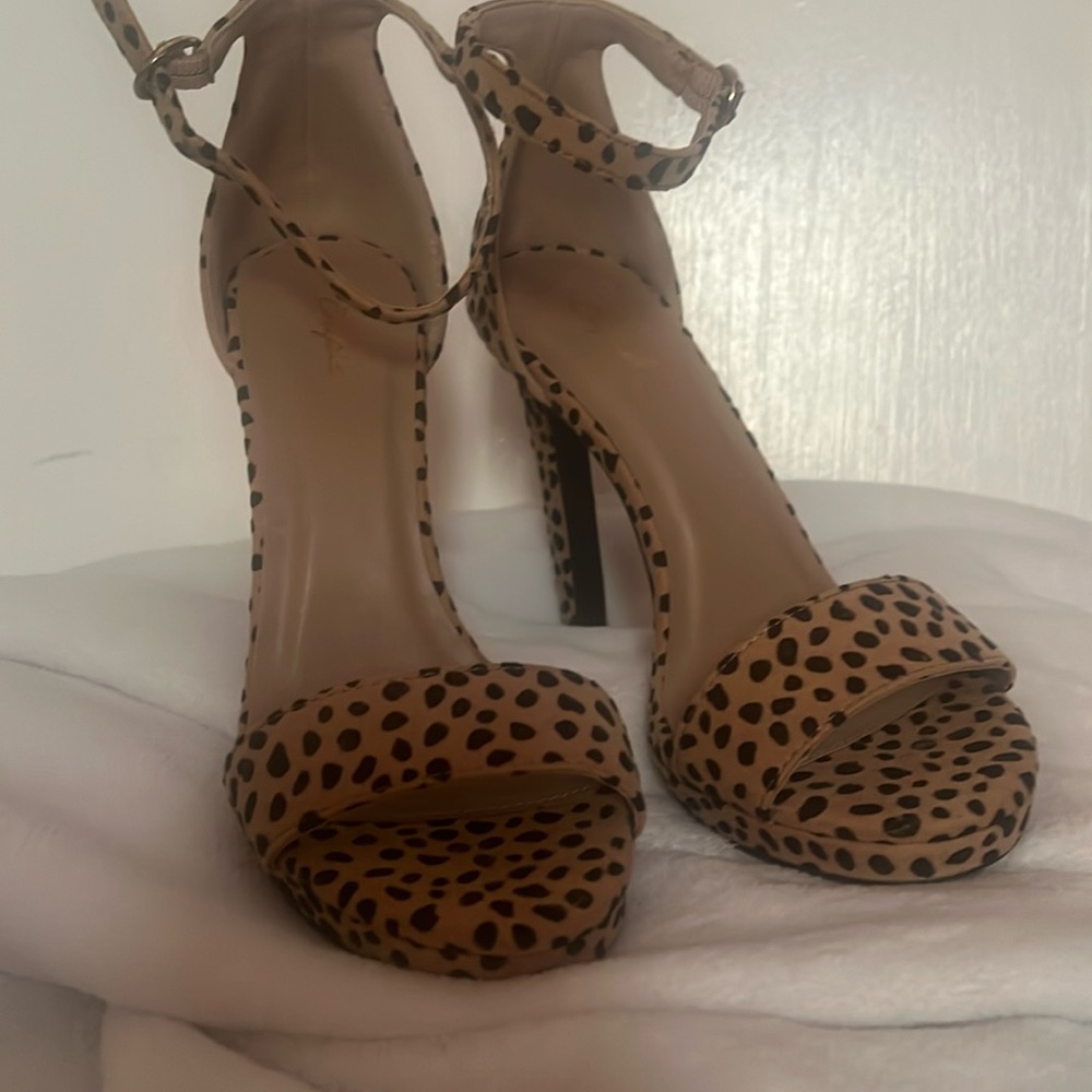 Precious animal print heels. Excellent condition.